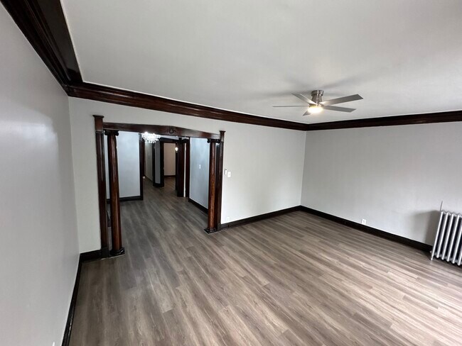 Building Photo - 6360 S Greenwood Ave