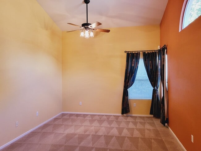 Building Photo - Very Nice Single Story Home
