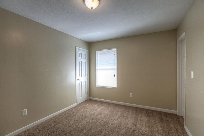 Building Photo - 10610 Pine Landing Dr