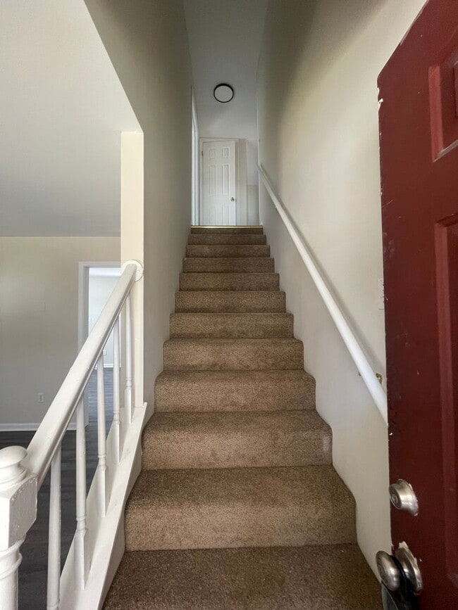 Building Photo - 1014 Colonial Ave