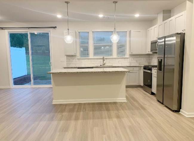 Building Photo - 612 Creekway Dr