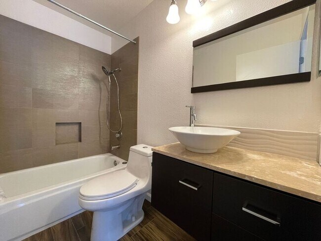 Building Photo - 964 Belmont Terrace