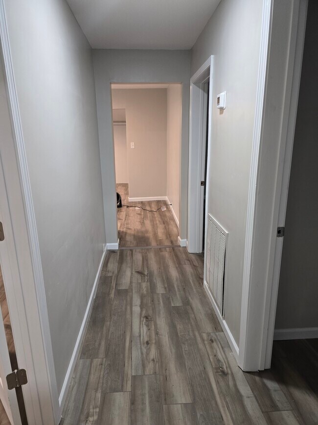 Building Photo - 207 Hidell Rd