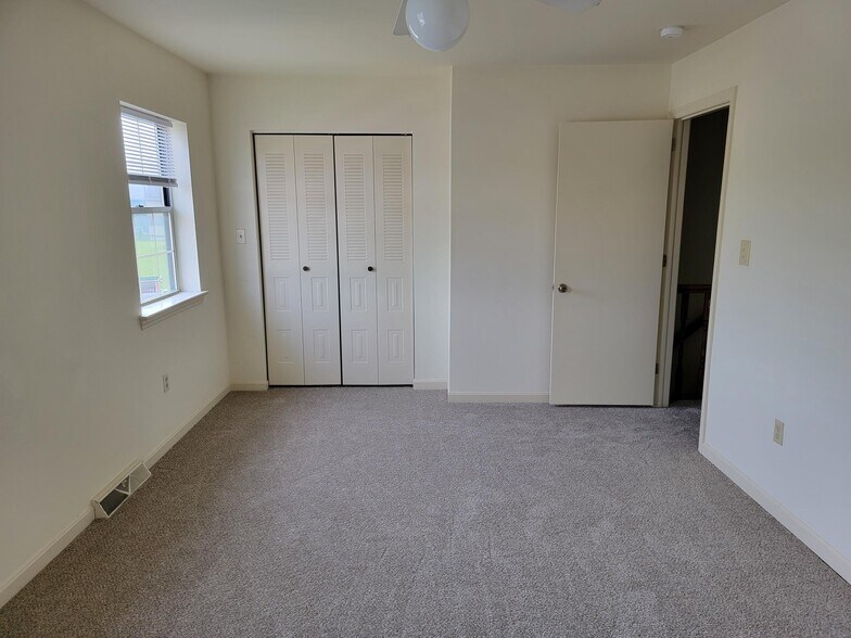 Building Photo - 396 Dohner Dr
