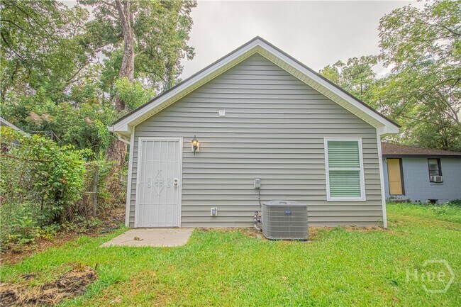 Building Photo - 22 Nelson St