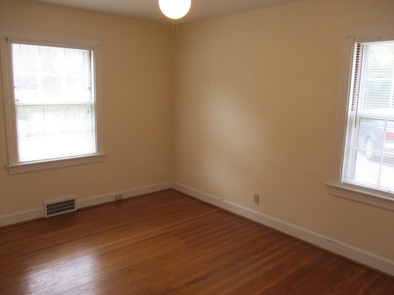Building Photo - 2721 Brownsboro Rd
