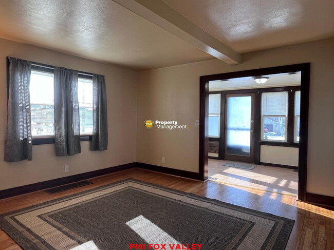 Building Photo - NICE house with wood floors