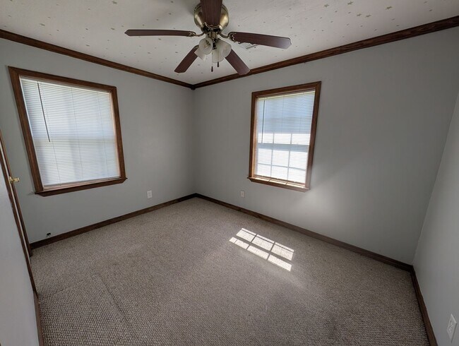 Building Photo - 2 Bedroom House Pryor