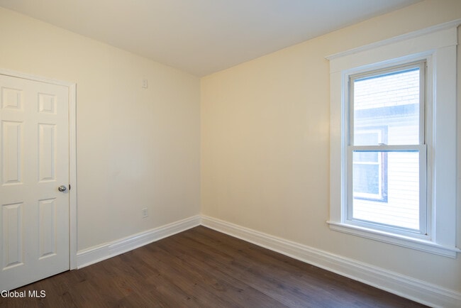 Building Photo - 22 Swan St