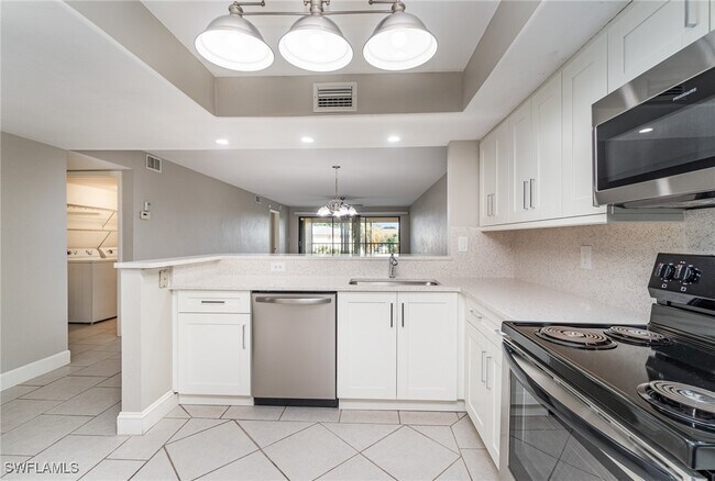 Building Photo - 135 Cypress Way E