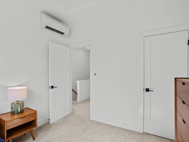 Building Photo - 5271 N Oberlin St