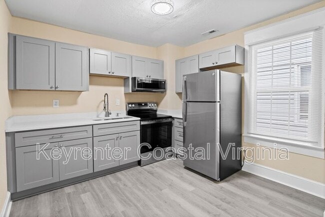 Building Photo - 635 37th St