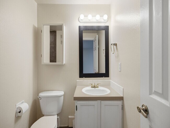 Building Photo - 2828 Silverplume Dr