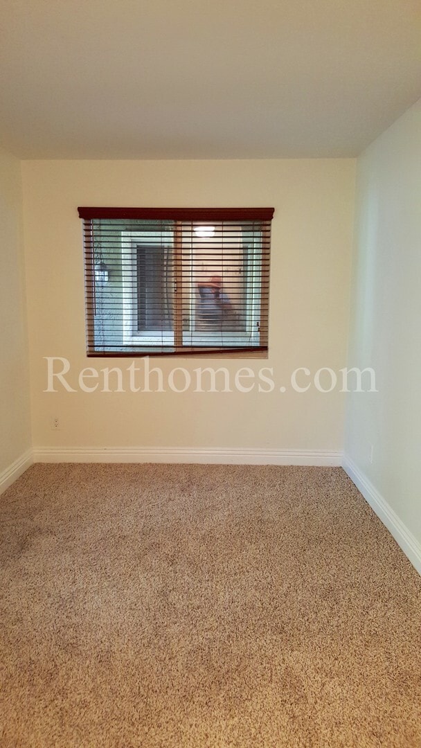 Building Photo - La Jolla, 8430 Via Mallorca #110 -Granite Counters, Community Pool and Spa, Near UCSD!