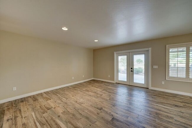 Building Photo - READY TO VIEW NOW! Gorgeous Gilbert Home w...