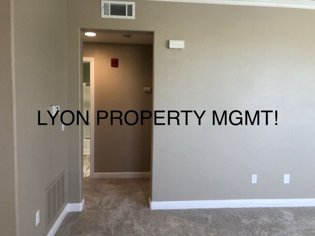 Building Photo - Fabulous condo located in the highly sough...