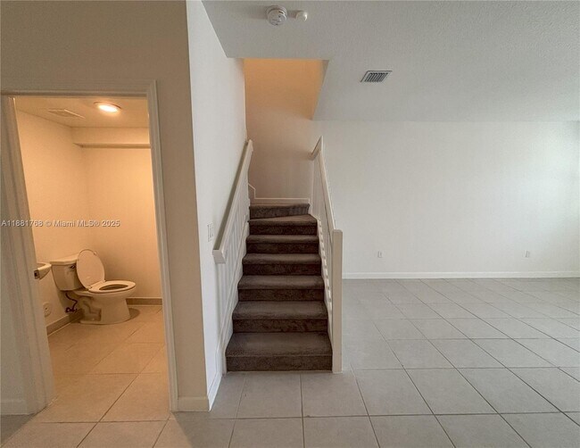 Building Photo - 2622 SE 10th St