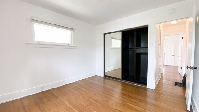 Building Photo - 2BD/1BA Charming Bungalow in Belmont Heights