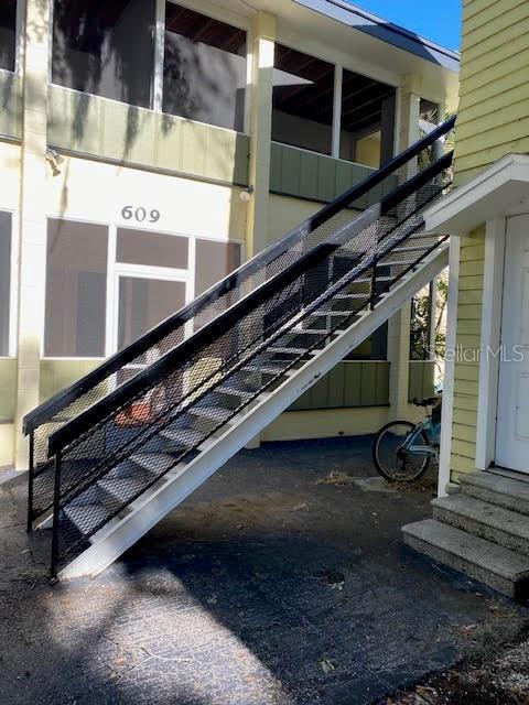 Building Photo - 609 Oak Ave