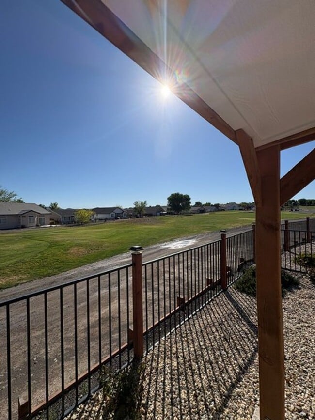 Building Photo - Spacious Four Bedroom off the Golf Course in Fernley