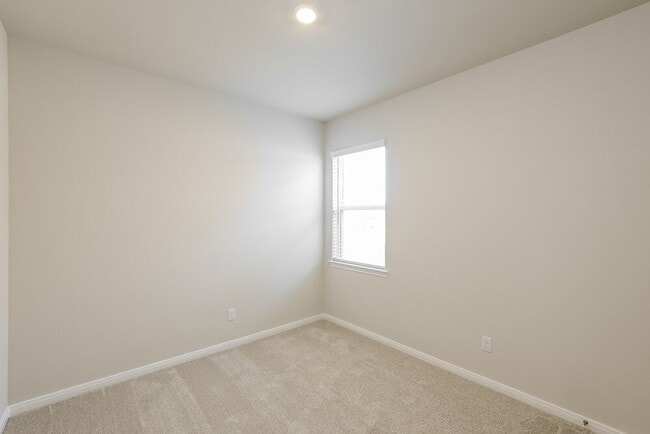 Building Photo - 420 Mustang Trot Dr