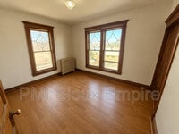Building Photo - 731 W 18th St
