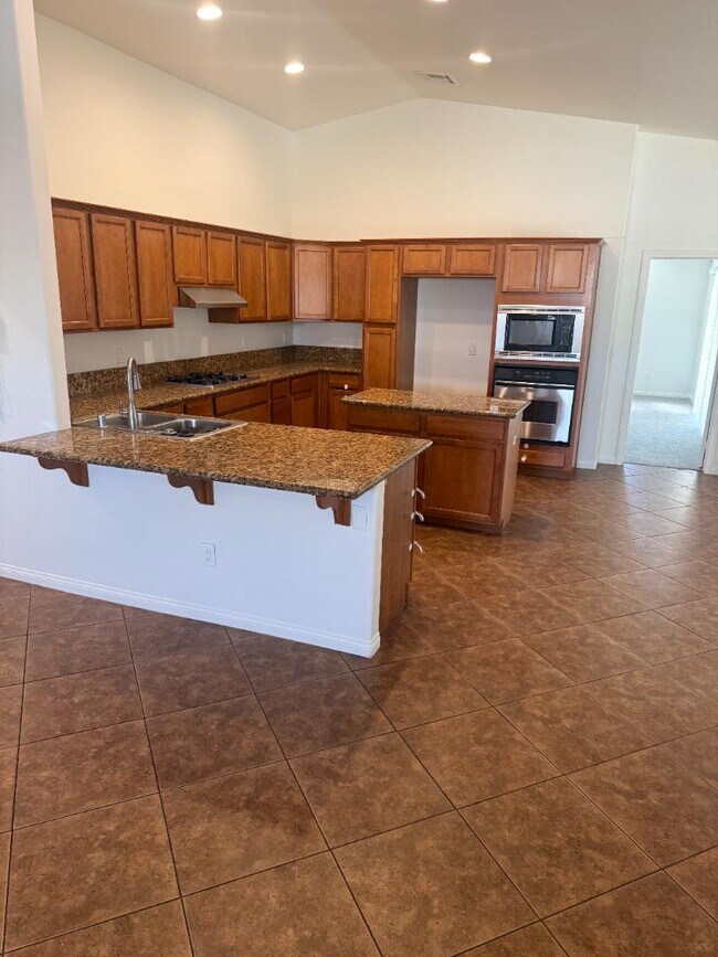 Building Photo - 9741 Troon Ct