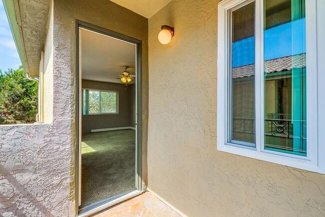 Building Photo - 1-Bedroom, 1-Bathroom Apartment for Rent –...