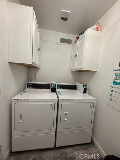 Building Photo - 9031 Phyllis Ave