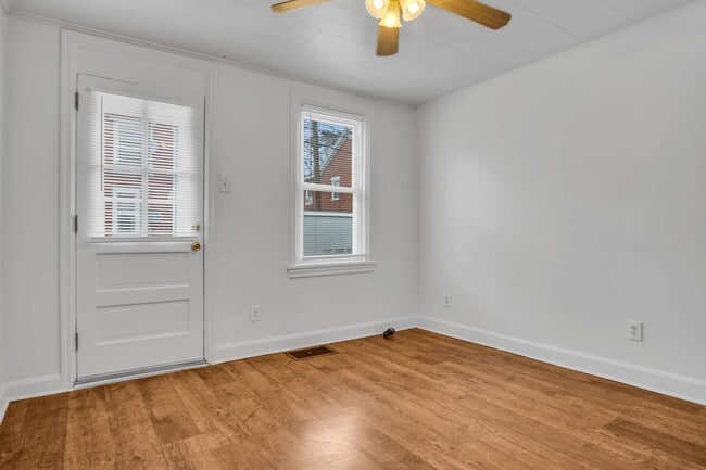 Building Photo - 2 bedroom 1 bathroom located in the heart of Carlisle