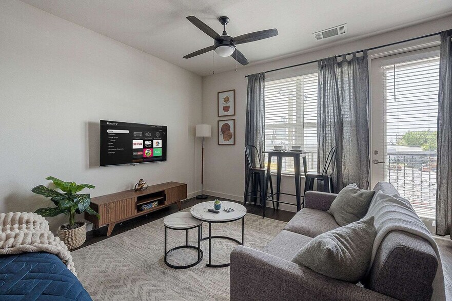 Building Photo - 2232 Empire Central Dr