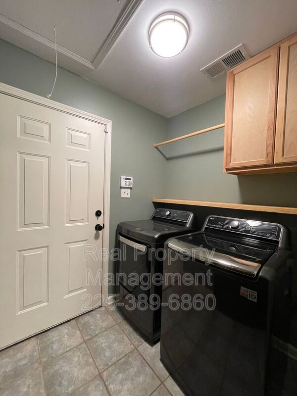 Building Photo - 1345 Harwich Dr