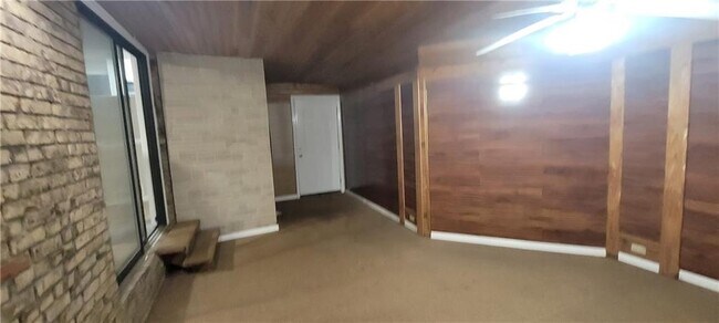 Building Photo - 2035 Northland Dr NW