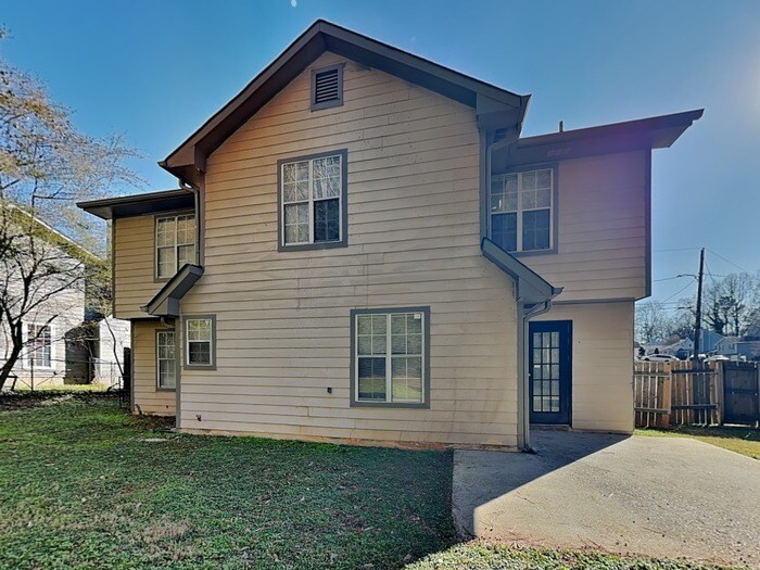 Building Photo - 2277 Hampton Dr