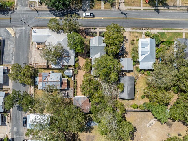 Building Photo - 206 N Rusk St