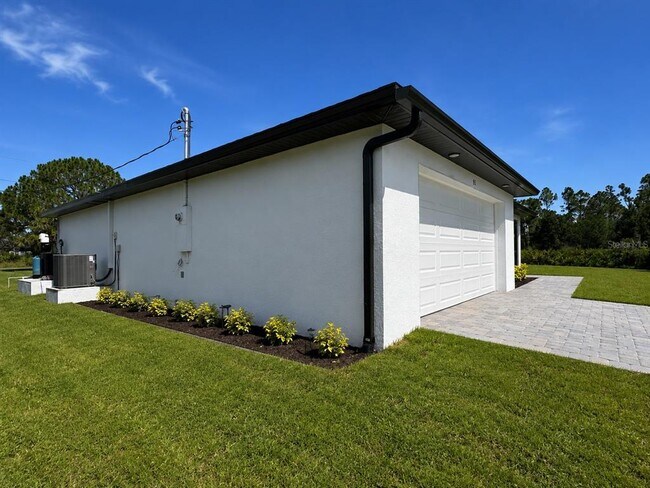 Building Photo - 93 Presque Isle Dr