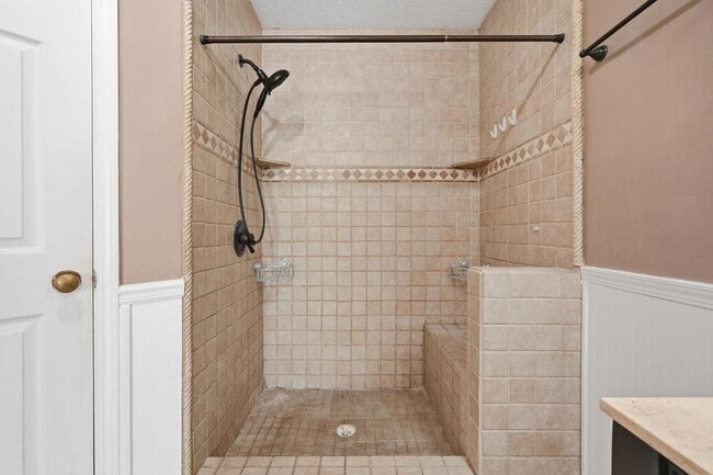 Building Photo - New rental move in ready! 4 bedrooms | 2 bathooms