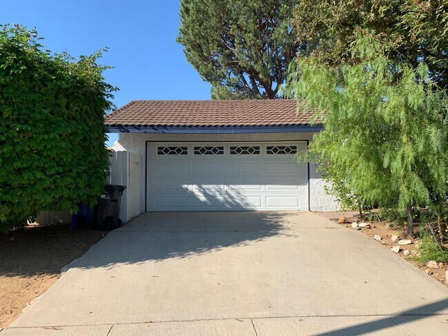 Building Photo - Light-Filled Thousand Oaks Home with Backyard Retreat