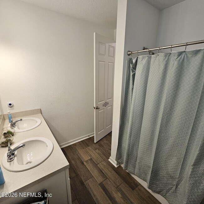 Building Photo - 883 Cedar Slough Dr