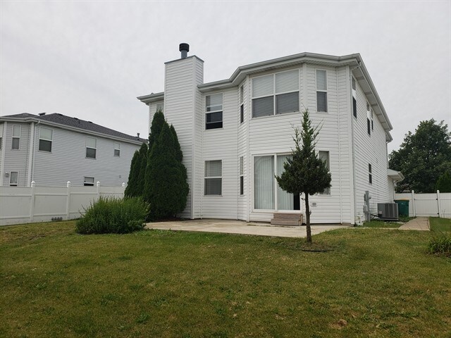 Building Photo - 2108 Primrose Dr