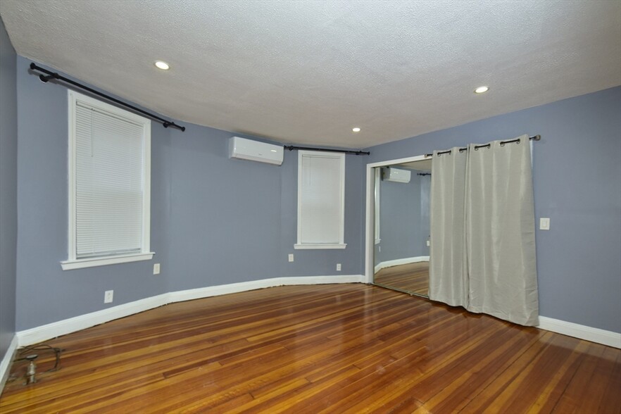 Building Photo - 48 Monadnock St