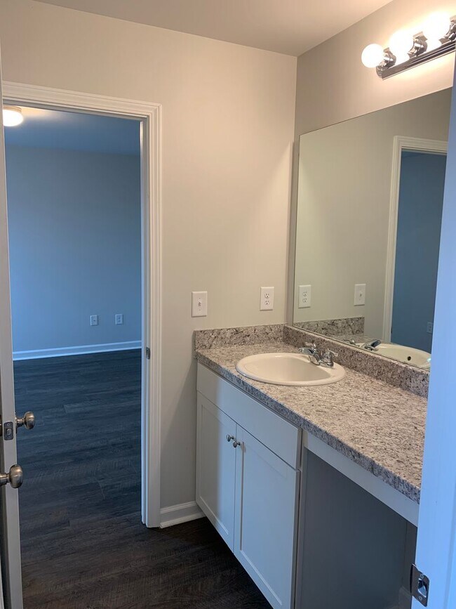 Building Photo - Stylish 3 Bed, 2.5 Bath Home in Desirable Tucker Farms