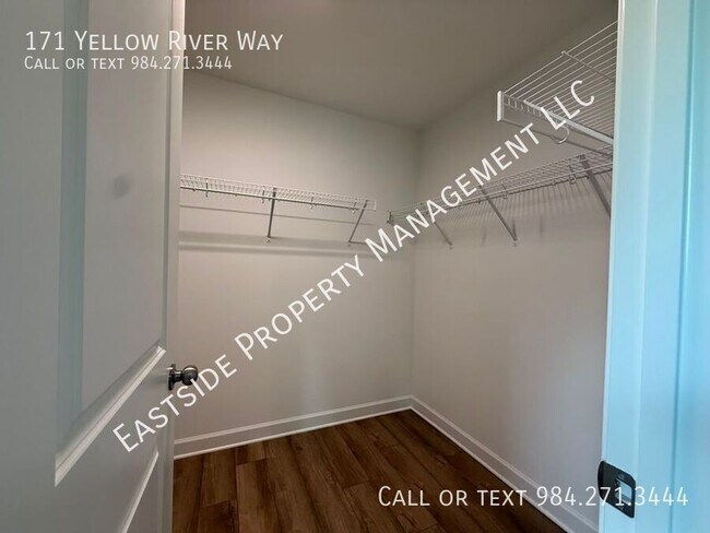 Building Photo - 171 Yellow River Wy