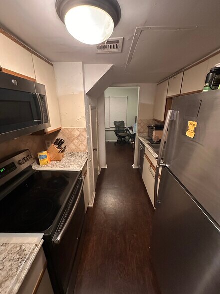 Building Photo - 600 Bagby Ave