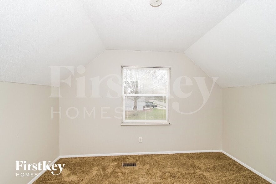 Building Photo - 1733 Mutz Dr