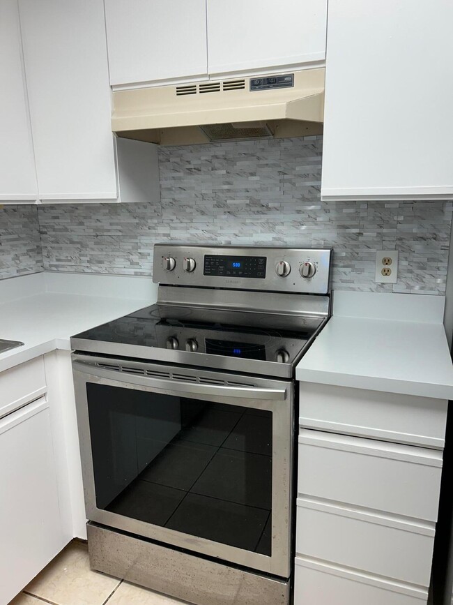 Building Photo - 19 Lake Vista Trail