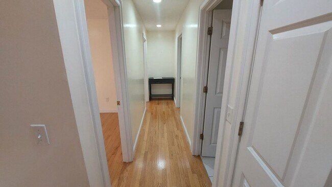 Building Photo - 339 Poplar St