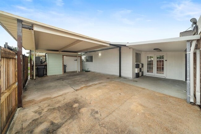 Building Photo - 12995 Clarewood Dr
