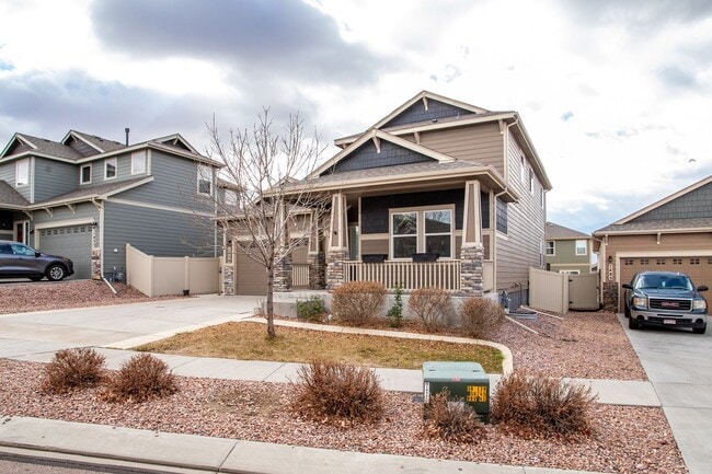 Building Photo - Beautiful Home with Stunning Views!