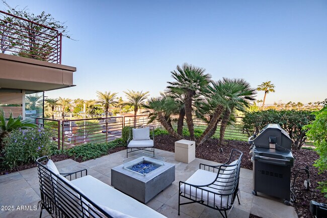 Building Photo - 7167 E Rancho Vista Dr